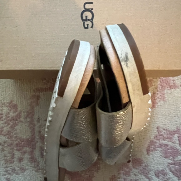Ugg Kari Metallic Sandals sz 7 - Picture 5 of 6